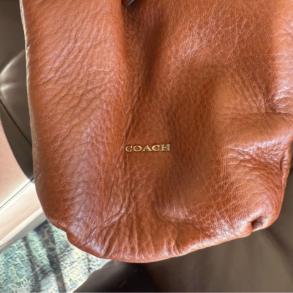 LIKE-NEW Coach Phoebe Shoulder Bag - Picture 5 of 11